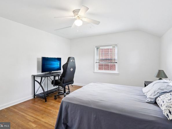 907 Glenview Street, Philadelphia PA 19111