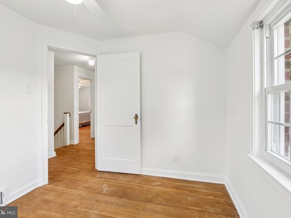 907 Glenview Street, Philadelphia PA 19111