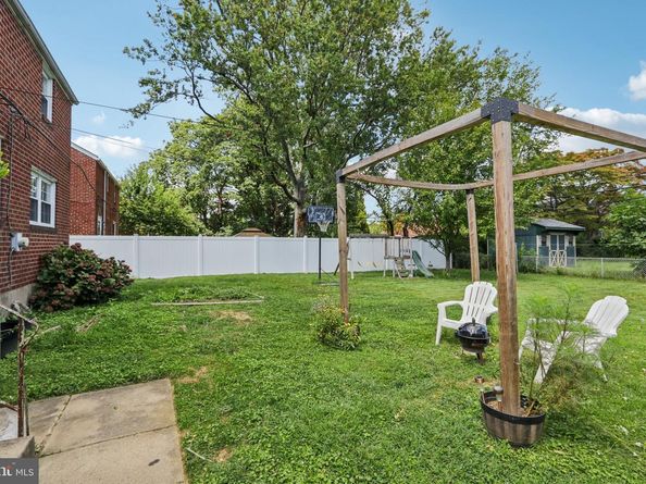 907 Glenview Street, Philadelphia PA 19111