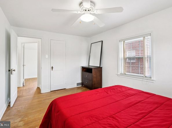 907 Glenview Street, Philadelphia PA 19111