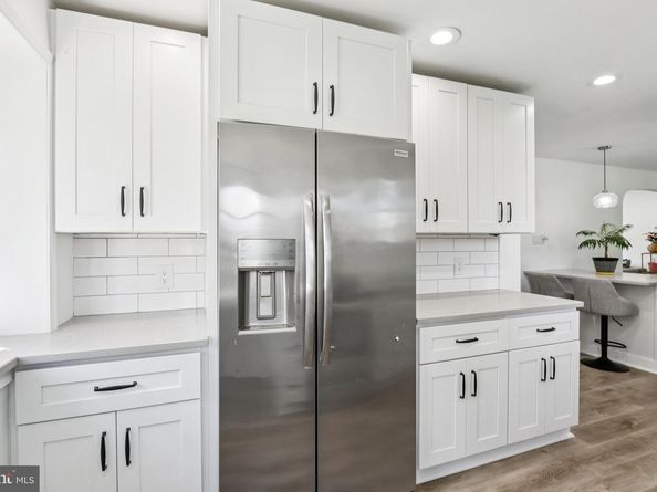 907 Glenview Street, Philadelphia PA 19111