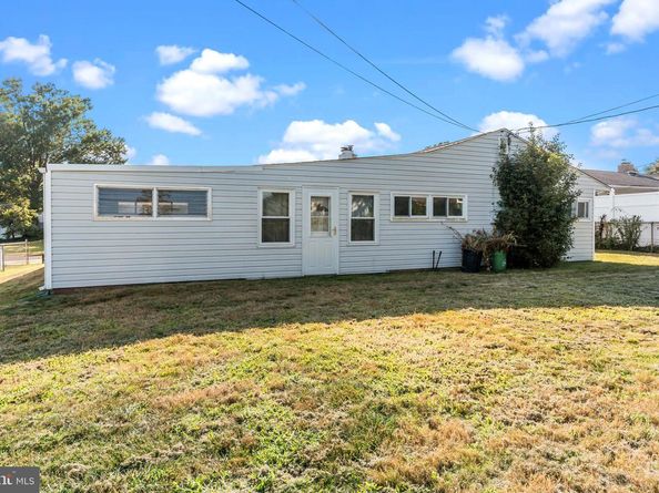 14 Vista Road, Levittown PA 19057