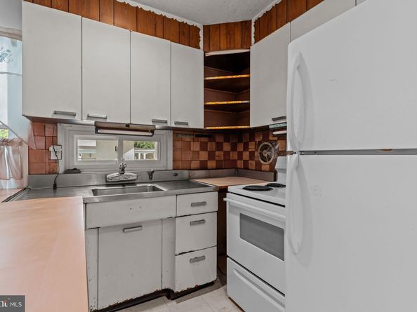14 Vista Road, Levittown PA 19057