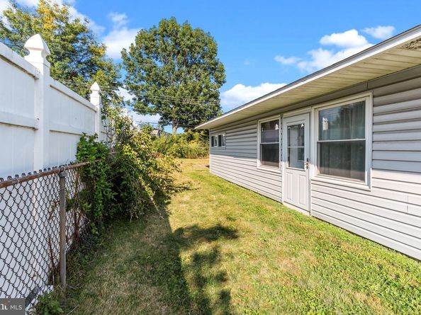 14 Vista Road, Levittown PA 19057