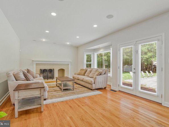 116 Lake Drive, Sterling VA 20164