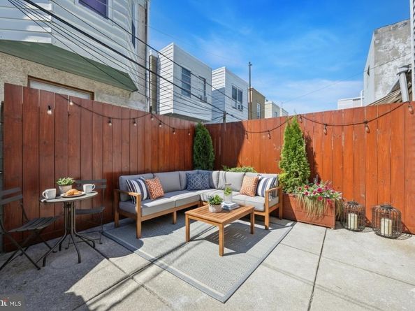 926 Winton Street, Philadelphia PA 19148