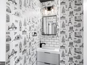 2 Willings Alley Mews, Philadelphia PA 19106