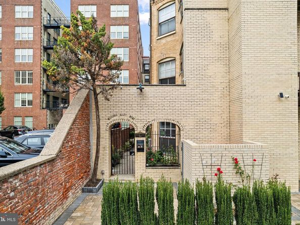 2 Willings Alley Mews, Philadelphia PA 19106