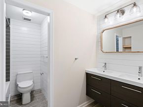 2 Willings Alley Mews, Philadelphia PA 19106
