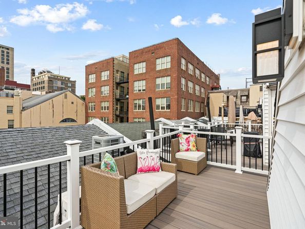 2 Willings Alley Mews, Philadelphia PA 19106