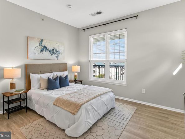 1521 Spring Gate Drive 10413, Mclean VA 22102