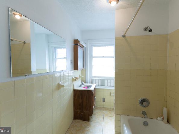 9 Harrison Avenue, Clifton Heights PA 19018