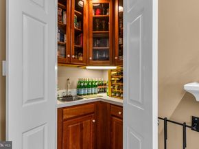 1118 N Pitt Street N, Alexandria VA 22314