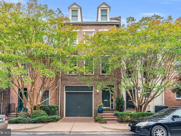 1118 N Pitt Street N, Alexandria VA 22314