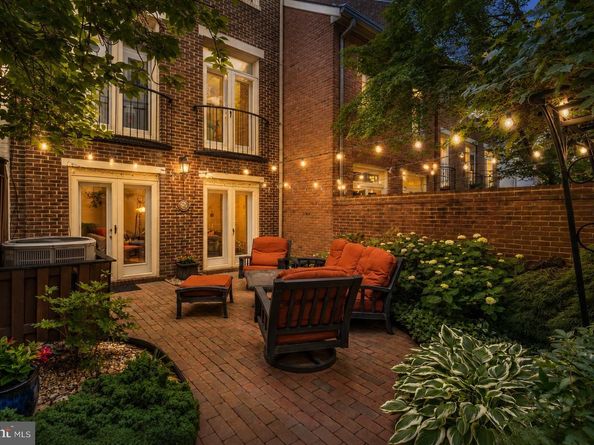 1118 N Pitt Street N, Alexandria VA 22314