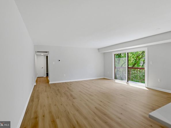 3300 S 28TH Street 402, Alexandria VA 22302