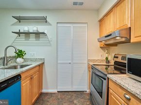 3152 Anchorway Court H, Falls Church VA 22042