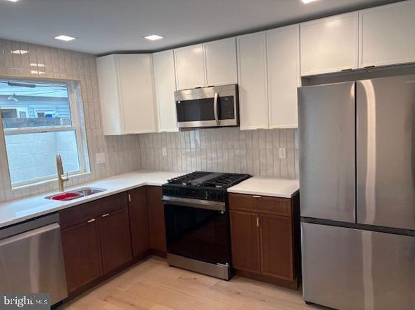 321 Emily Street, Philadelphia PA 19148