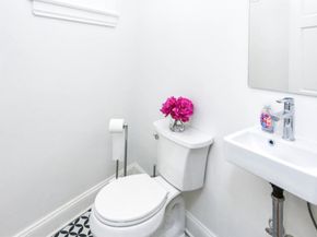 34 R Street NE, Washington DC 20002