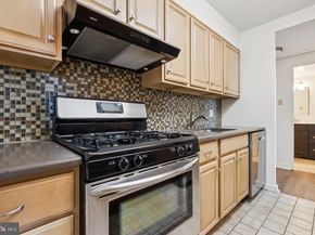 604 S Washington Square 1212, Philadelphia PA 19106