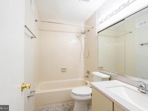 210 Church Street 1D, Philadelphia PA 19106