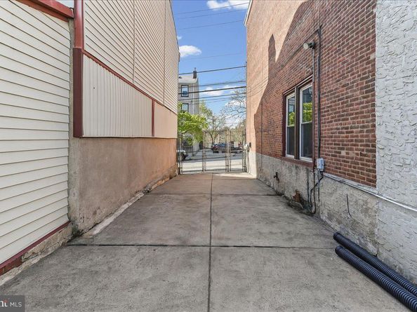 3654 Calumet Street, Philadelphia PA 19129
