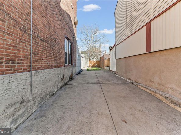 3654 Calumet Street, Philadelphia PA 19129