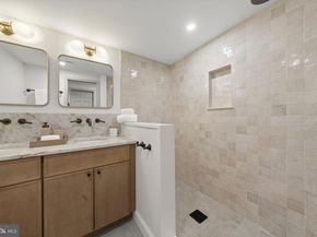 809 S 19TH Street, Philadelphia PA 19146