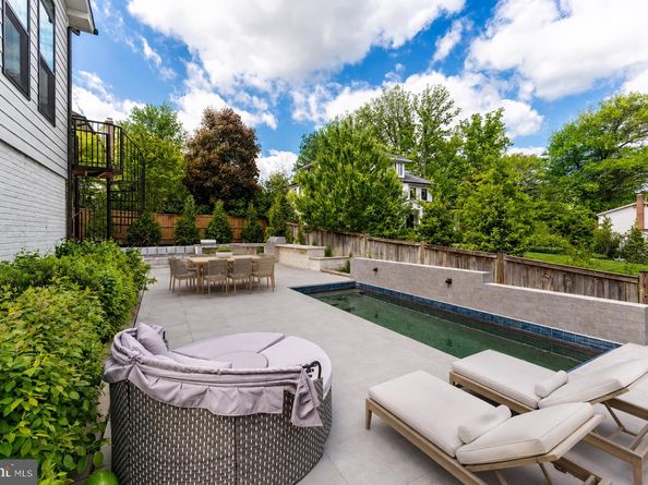 6501 36TH Street N, Arlington VA 22213