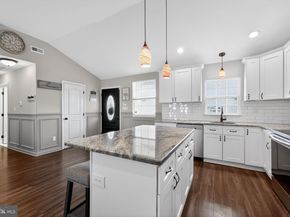 41 Stream Lane, Levittown PA 19055
