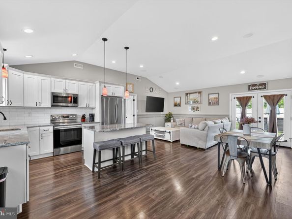 41 Stream Lane, Levittown PA 19055