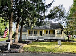 212 Apple Street, Levittown PA 19057
