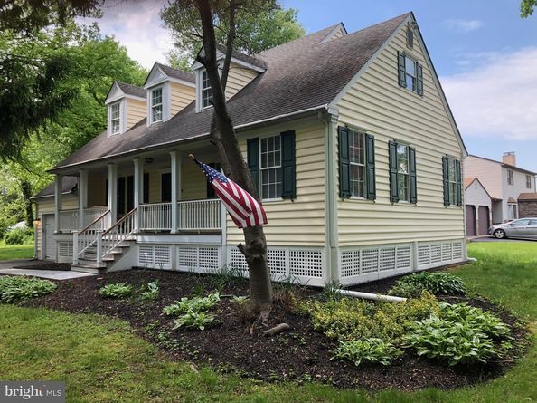 212 Apple Street, Levittown PA 19057