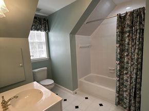 212 Apple Street, Levittown PA 19057