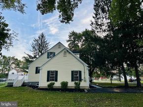 212 Apple Street, Levittown PA 19057