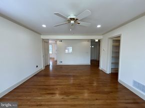 212 Apple Street, Levittown PA 19057