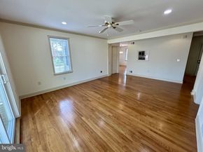 212 Apple Street, Levittown PA 19057