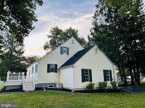 212 Apple Street, Levittown PA 19057
