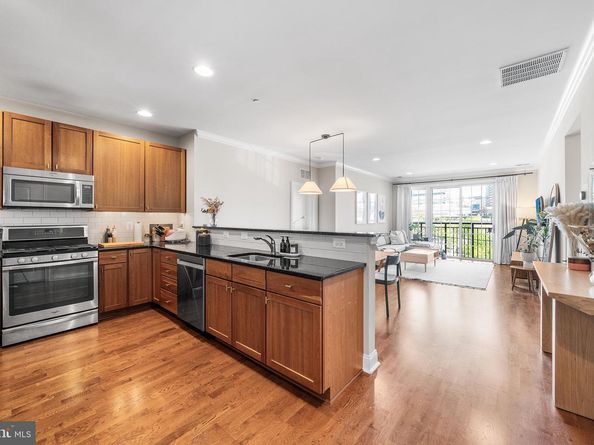 700 Commodore Court 2718, Philadelphia PA 19146