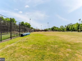 2725 S Walter Reed Drive B, Arlington VA 22206