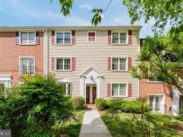 2725 S Walter Reed Drive B, Arlington VA 22206