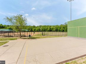 2725 S Walter Reed Drive B, Arlington VA 22206