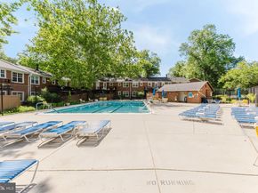 2725 S Walter Reed Drive B, Arlington VA 22206