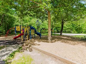 2725 S Walter Reed Drive B, Arlington VA 22206