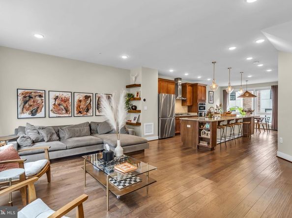 423 Nottoway Walk, Alexandria VA 22304