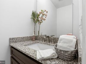 10126 Turnberry Place, Oakton VA 22124