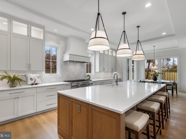 629 N Lincoln Street N, Arlington VA 22201