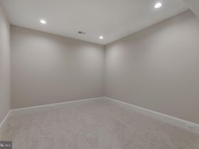 629 N Lincoln Street N, Arlington VA 22201
