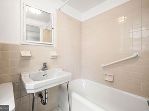 1901 Walnut Street 17F, Philadelphia PA 19103