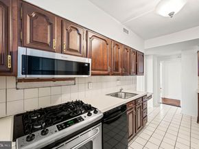 1901 Walnut Street 17F, Philadelphia PA 19103